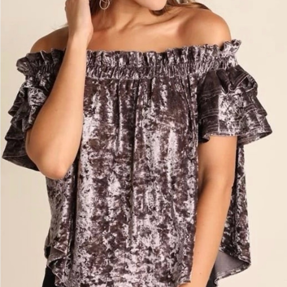 Umgee Gray and Purple Ruffled Blouse